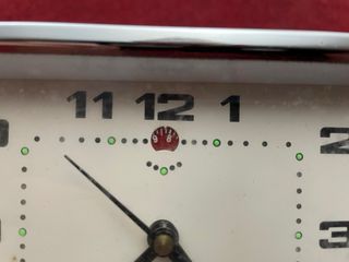 Vintage reloj despertador de cuerda con termómetro