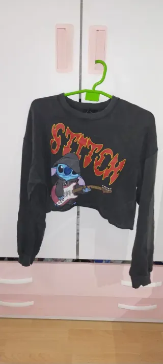 Bershka x Disney Sudadera Crop Stitch Guitarra