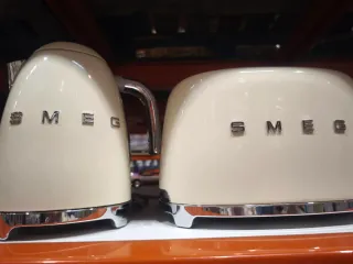 Hervidor y Tostadora Smeg Crema