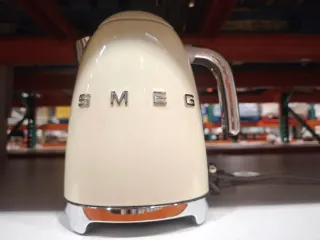 Hervidor y Tostadora Smeg Crema