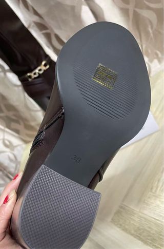 Stivali alti marroni con tacco