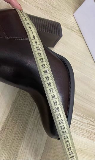 Stivali alti marroni con tacco