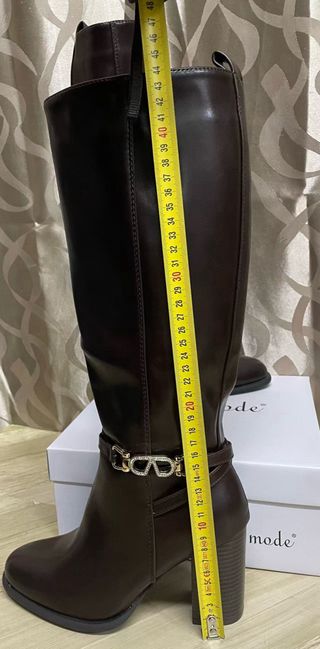 Stivali alti marroni con tacco