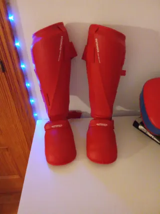 Espinilleras Muay Thai Rojas