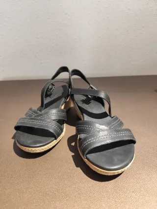 Sandalias negras de cuña