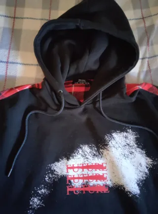 Sudadera Bershka Capucha Roja y Negra