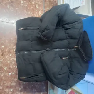 Chaqueta negra aislante para el frío