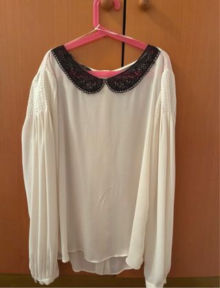 Blusa Zara blanca con cuello Peter Pan