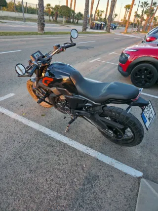 Moto Zontes GK125 Negra Naranja
