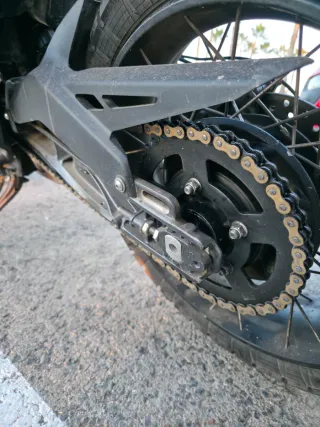 Moto Zontes GK125 Negra Naranja