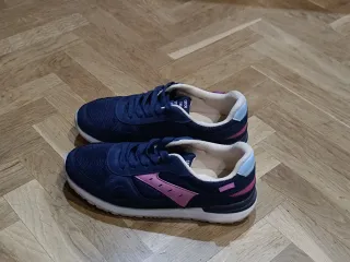 Zapatillas deportivas azul y rosa