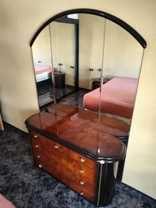 Cómoda tocador con espejo y 2 mesitas