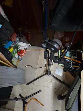 Micrófono AMS AM 1000 con pie