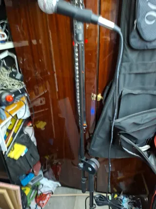 Micrófono AMS AM 1000 con pie