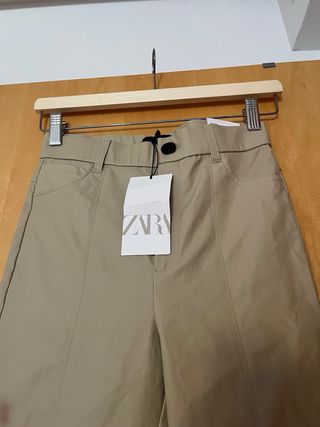 Pantalones Zara encerados beige