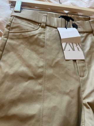 Pantalones Zara encerados beige