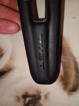 Sillín RYET Fibra Carbono Acolchado ligero