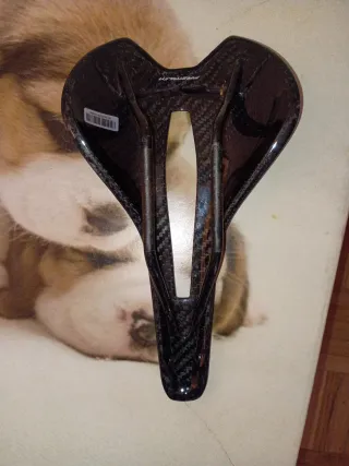 Sillín RYET Fibra Carbono Acolchado ligero