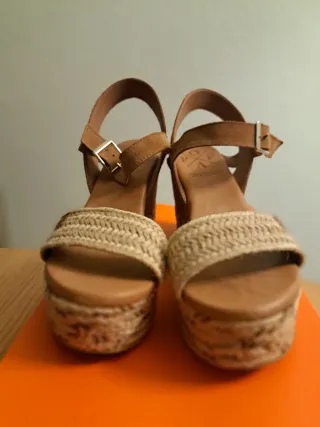 Sandalias cuña POPA beige/marrón