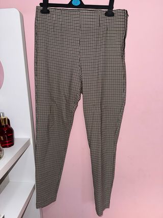 Pantalones de cuadros beige y negro
