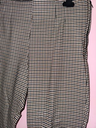 Pantalones de cuadros beige y negro