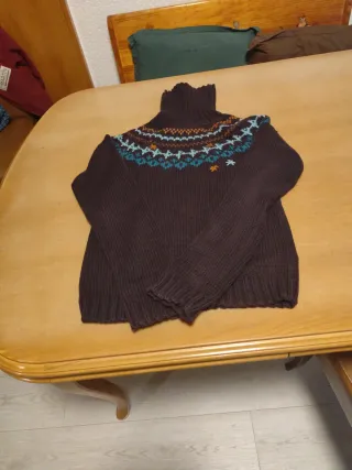 Jersey de cuello alto con estampado