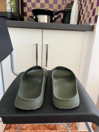 Chanclas ZARA Verde Talla 42