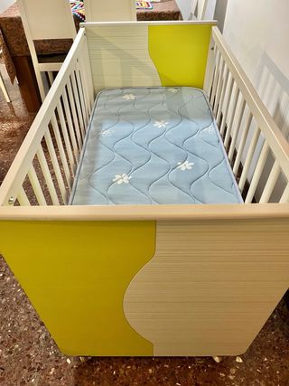 Cuna madera, colchón y protector