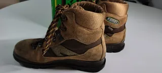 Botas de montaña y senderismo KAMET