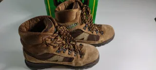 Botas de montaña y senderismo KAMET