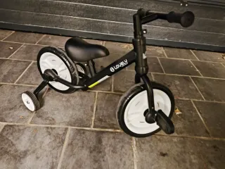 Bicicleta infantil negra sin casi uso