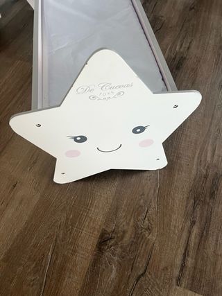 cuna de muñecos de madera