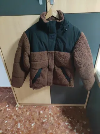 Chaquetón marrón y negro