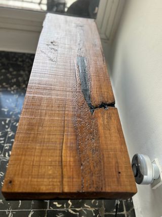 Banco madera maciza con patas metal negras