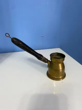 Antica Caffettiera in ottone con manico in legno