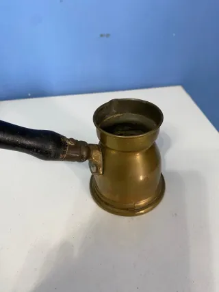 Antica Caffettiera in ottone con manico in legno