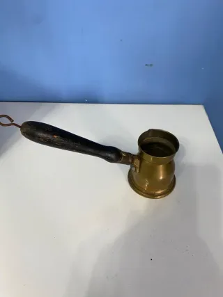 Antica Caffettiera in ottone con manico in legno