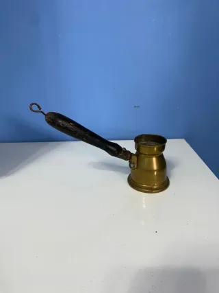 Antica Caffettiera in ottone con manico in legno