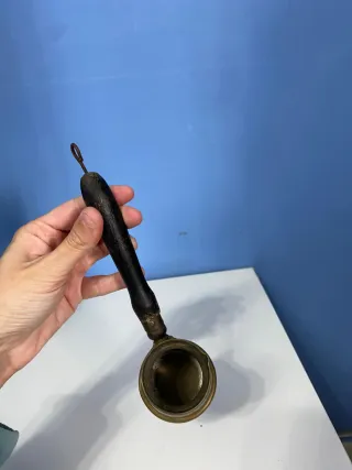 Antica Caffettiera in ottone con manico in legno