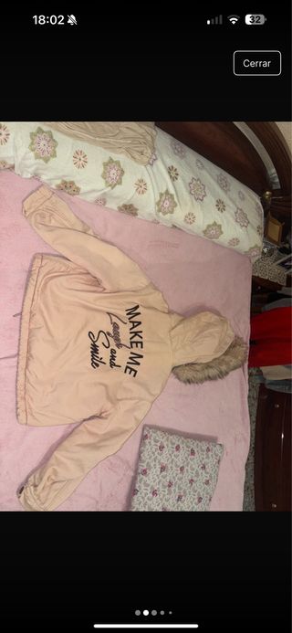 Chaqueta de pelo rosa para niña