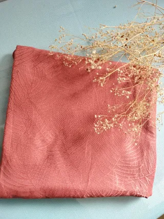 Mantel rectangular con diseño de hojas