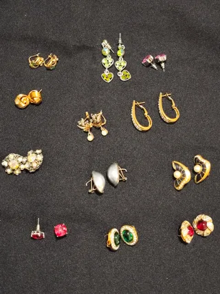 3 lotes de pendientes y pulseras