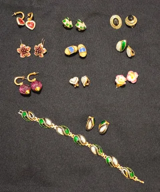 3 lotes de pendientes y pulseras