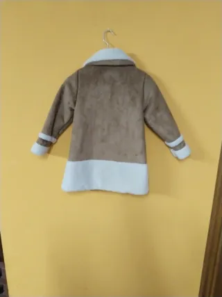 Abrigo niña Zara marrón y blanco