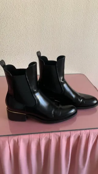 Botines Zara tacón tira dorada T.42