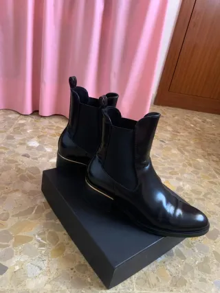 Botines Zara tacón tira dorada T.42