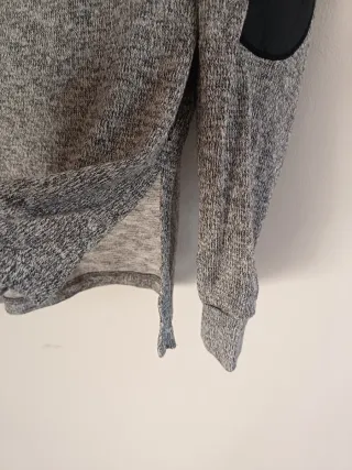 Jersey Stradivarius gris jaspeado con coderas