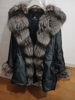 Giacca con pelliccia nera e multicolore