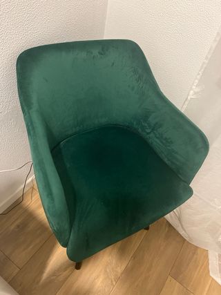 Silla terciopelo verde patas madera