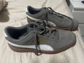 Deportivas Puma grises y blancas